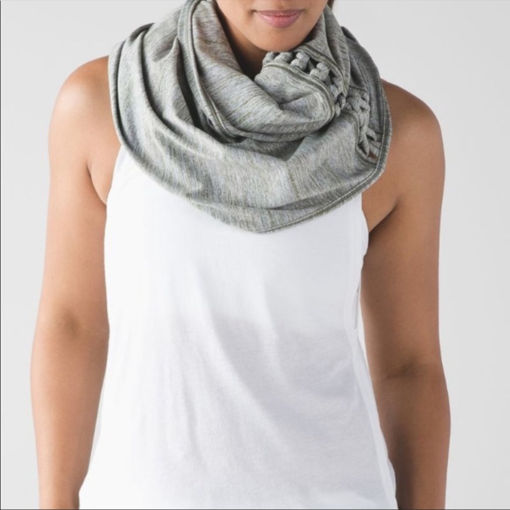 LuLulemon braided vinyasa scarf. Worn 3 times. Thick material